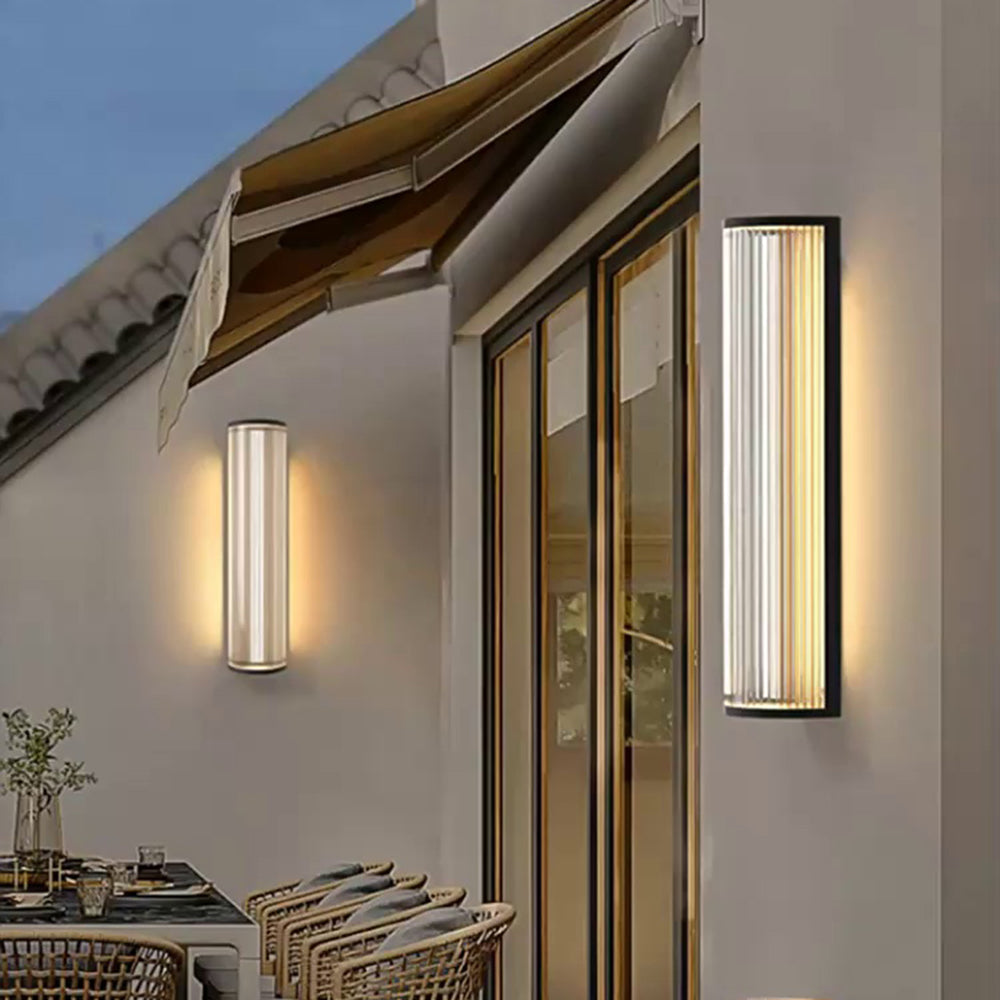 Ray Modern Semi-Cylindrical Outdoor Metal/ Wall Lamp, Clear/Black