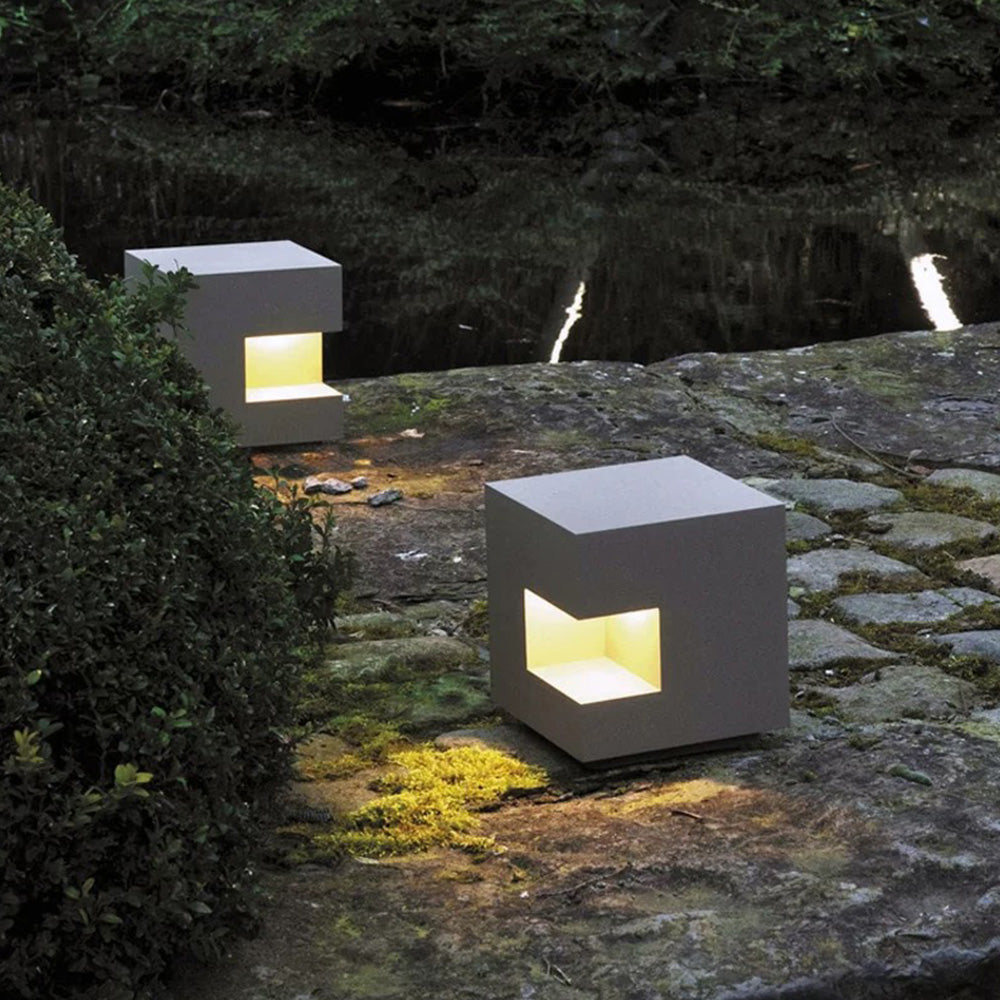 Ray Simple Cube Solar/Rechargeable Metal Floor Lamp, Black