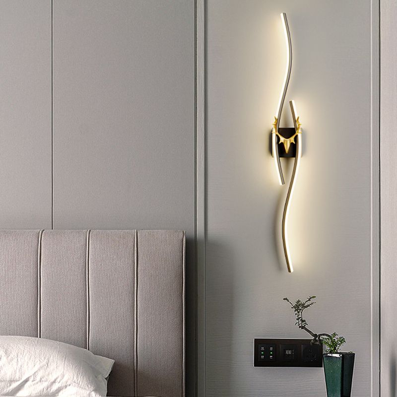 Arisha Modern Linear Metal Vanity LED Wall Lamp, Black/Gold
