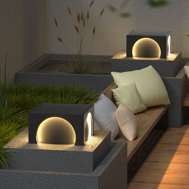 Ray Modern Rectangular Metal Outdoor Lamps Post, Black
