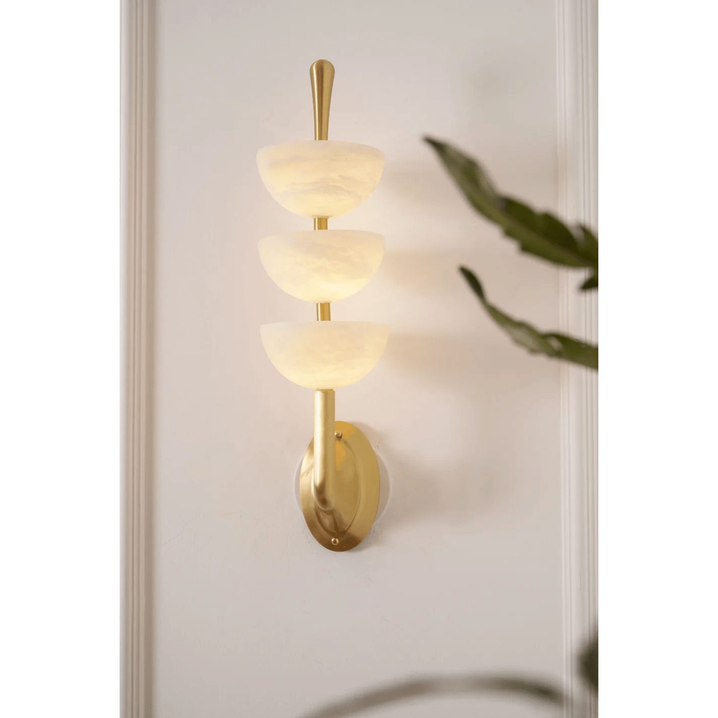 Ulmiraris Alabaster Wall Light