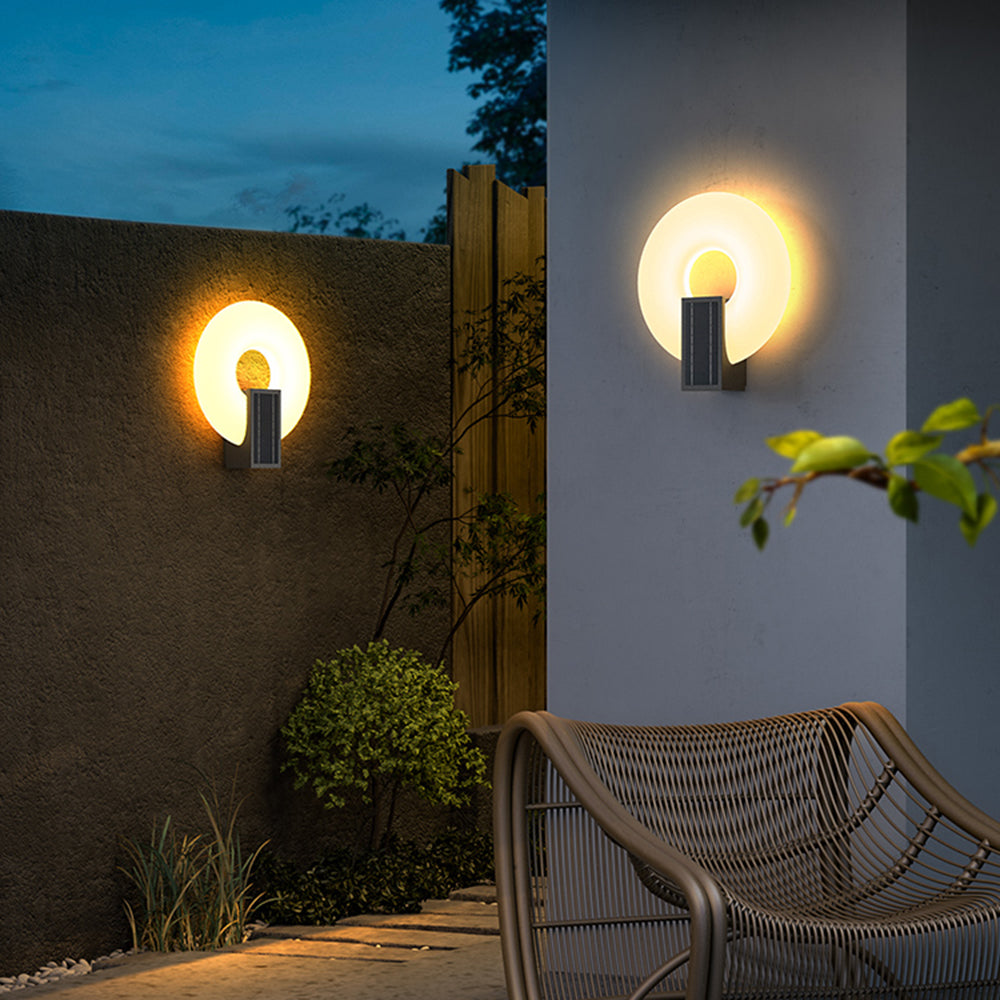 Ray Modern Metal/ Solar Waterproof Outdoor Wall Lamp, Black/White