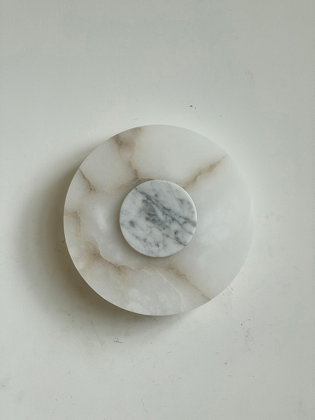 Rauduvyi Modern Minimalist Alabaster Wall Lamp