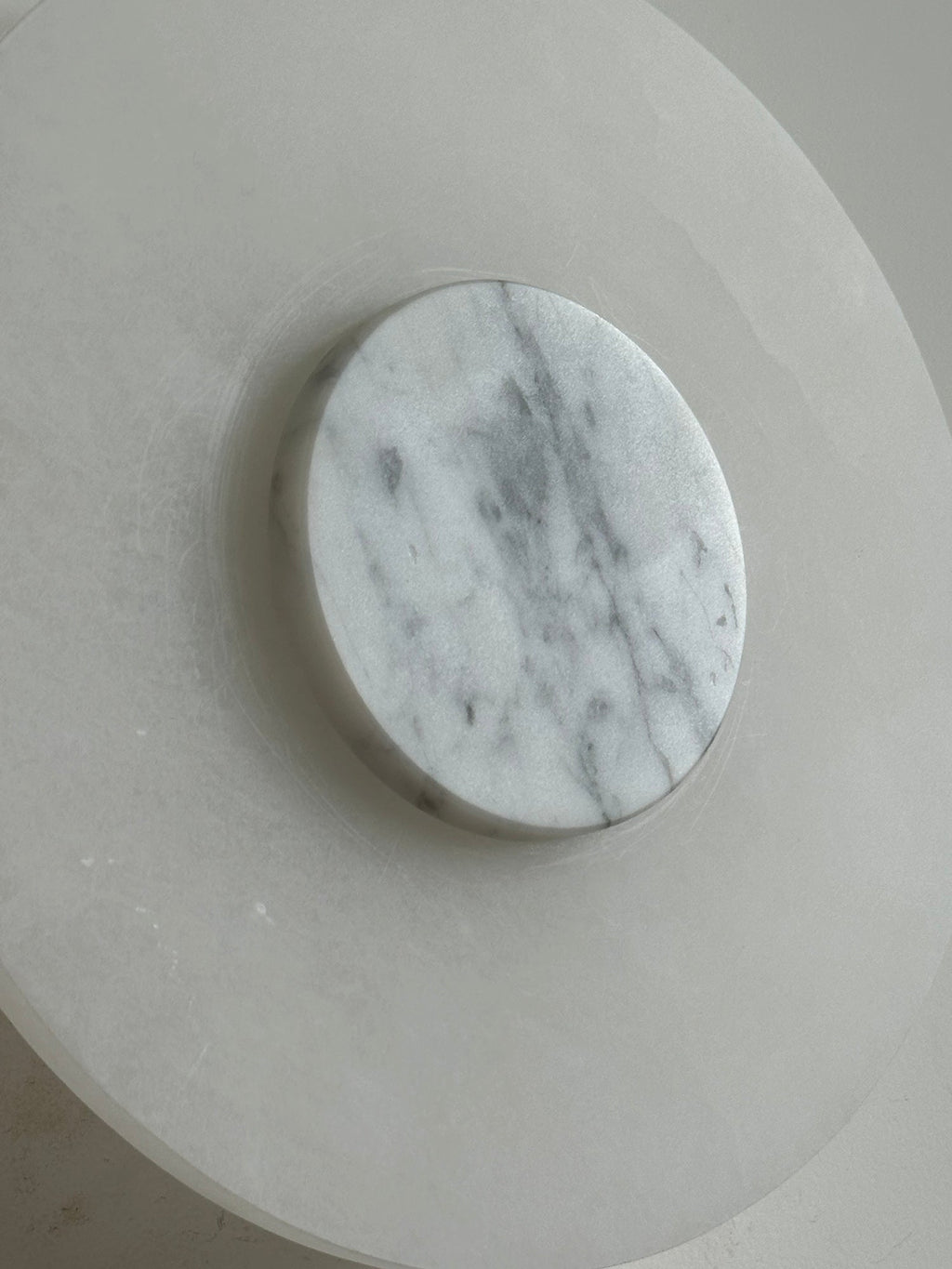 Rauduvyi Modern Minimalist Alabaster Wall Lamp