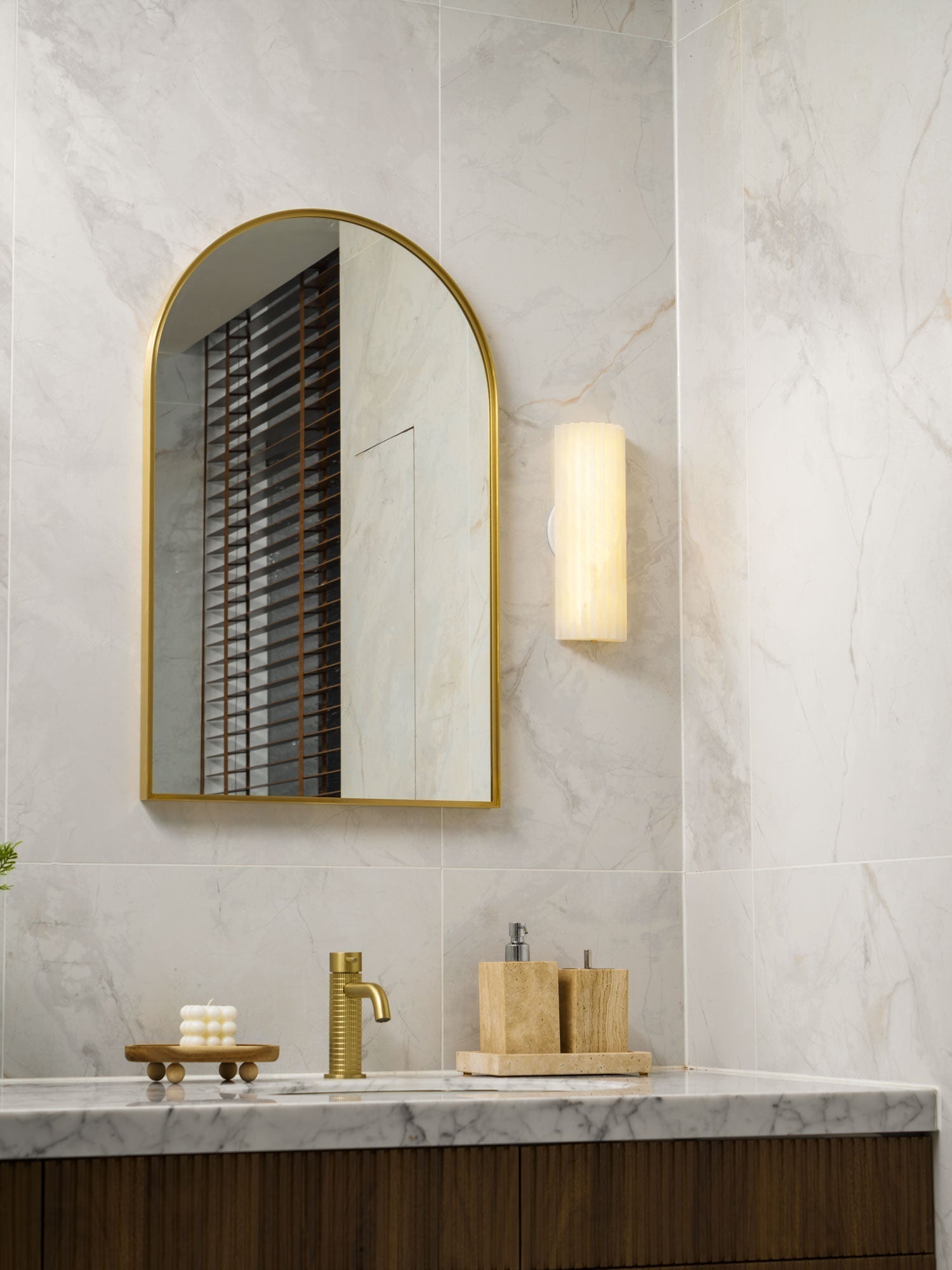 Orcarion Alabaster Wall Lamp - product image 5