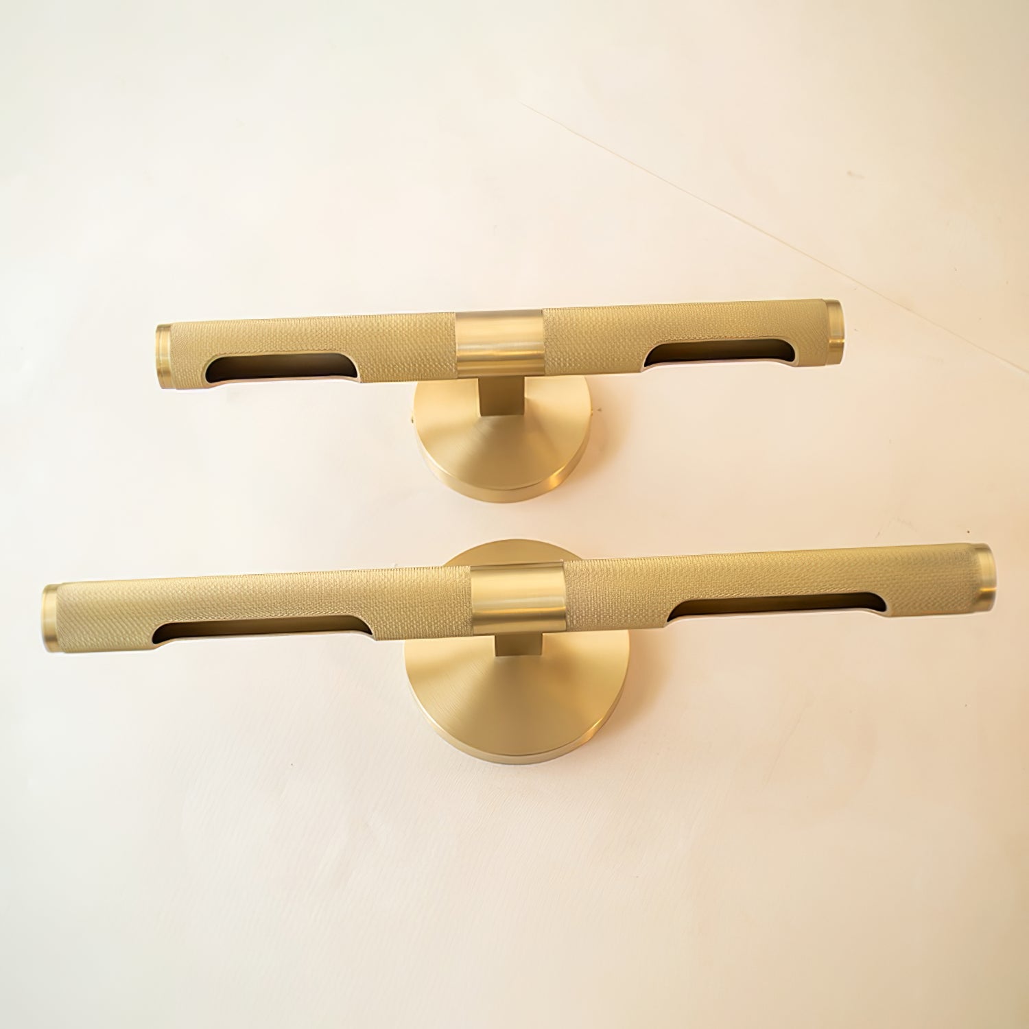Solvain Modern Brass LED Wall Light