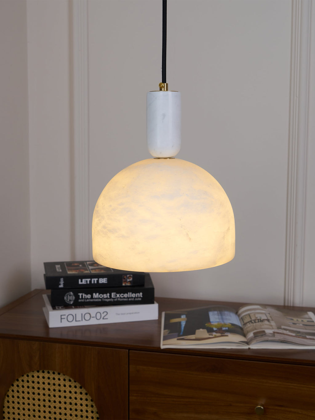 Culiror Minimalist Alabaster Pendant Light