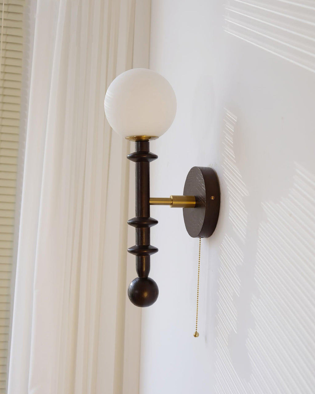 Velno Globe Wall Lamp