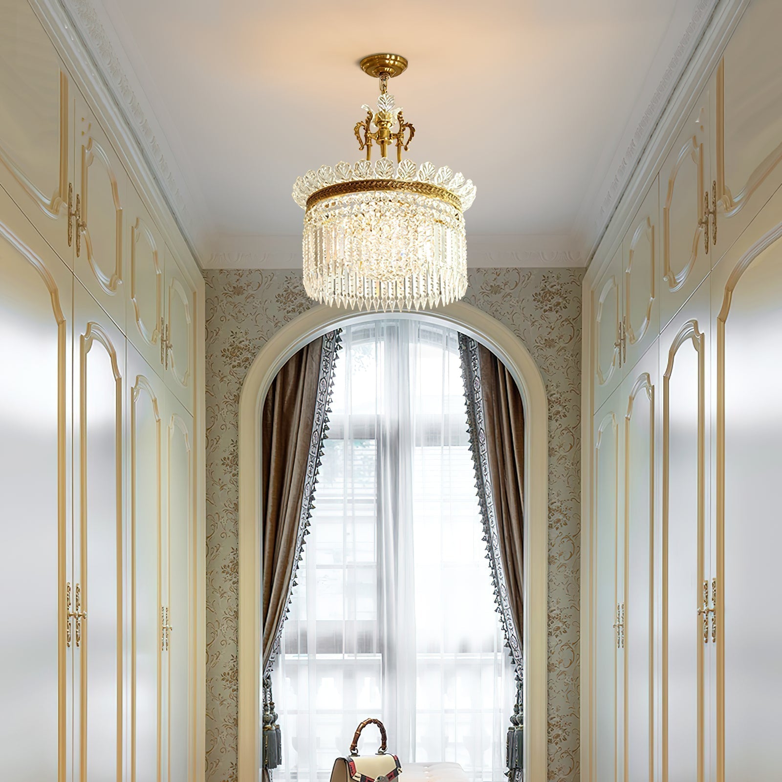 Xelra Chandelier Brass & Crystal