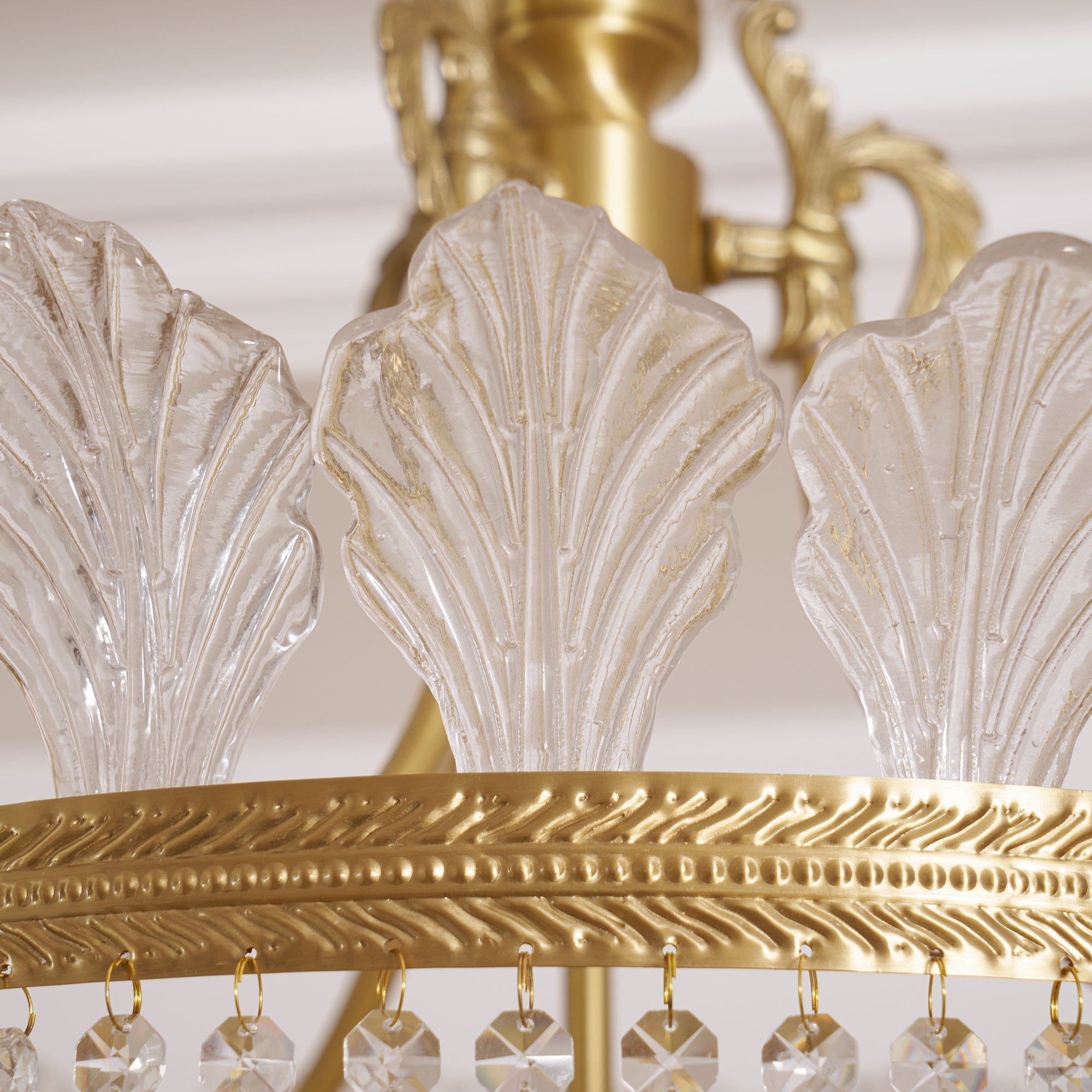 Xelra Chandelier Brass & Crystal