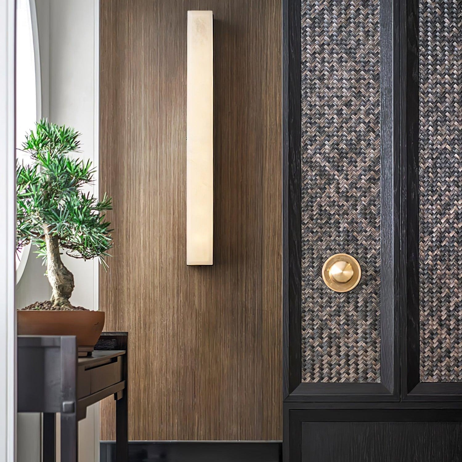 Isen Linear Brass Alabaster Wall Lamp