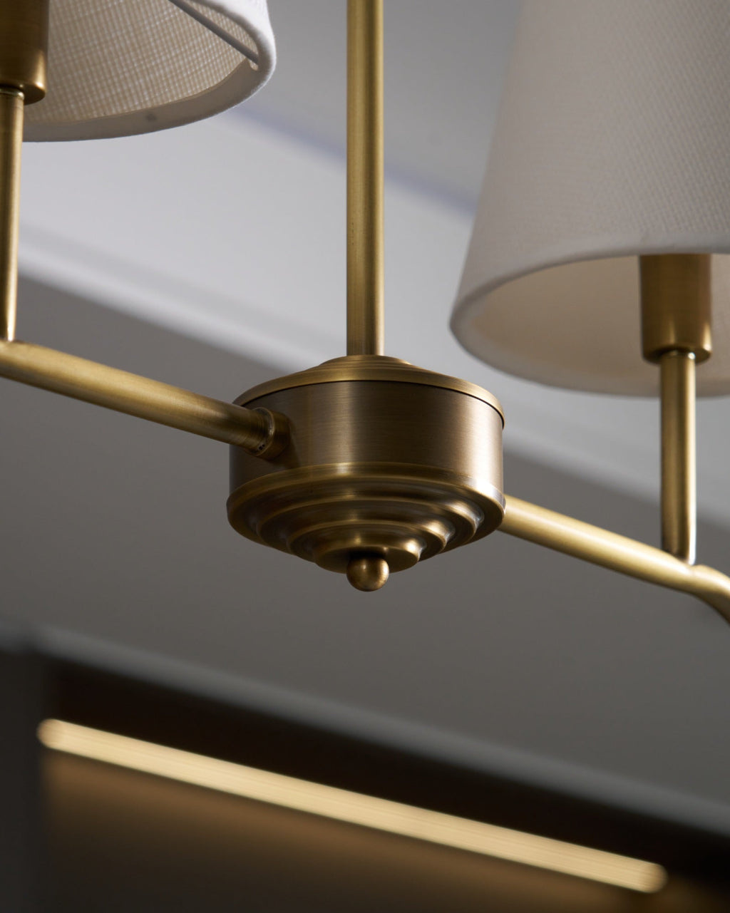 Lustra Chandelier Brass Curved Beige Linear