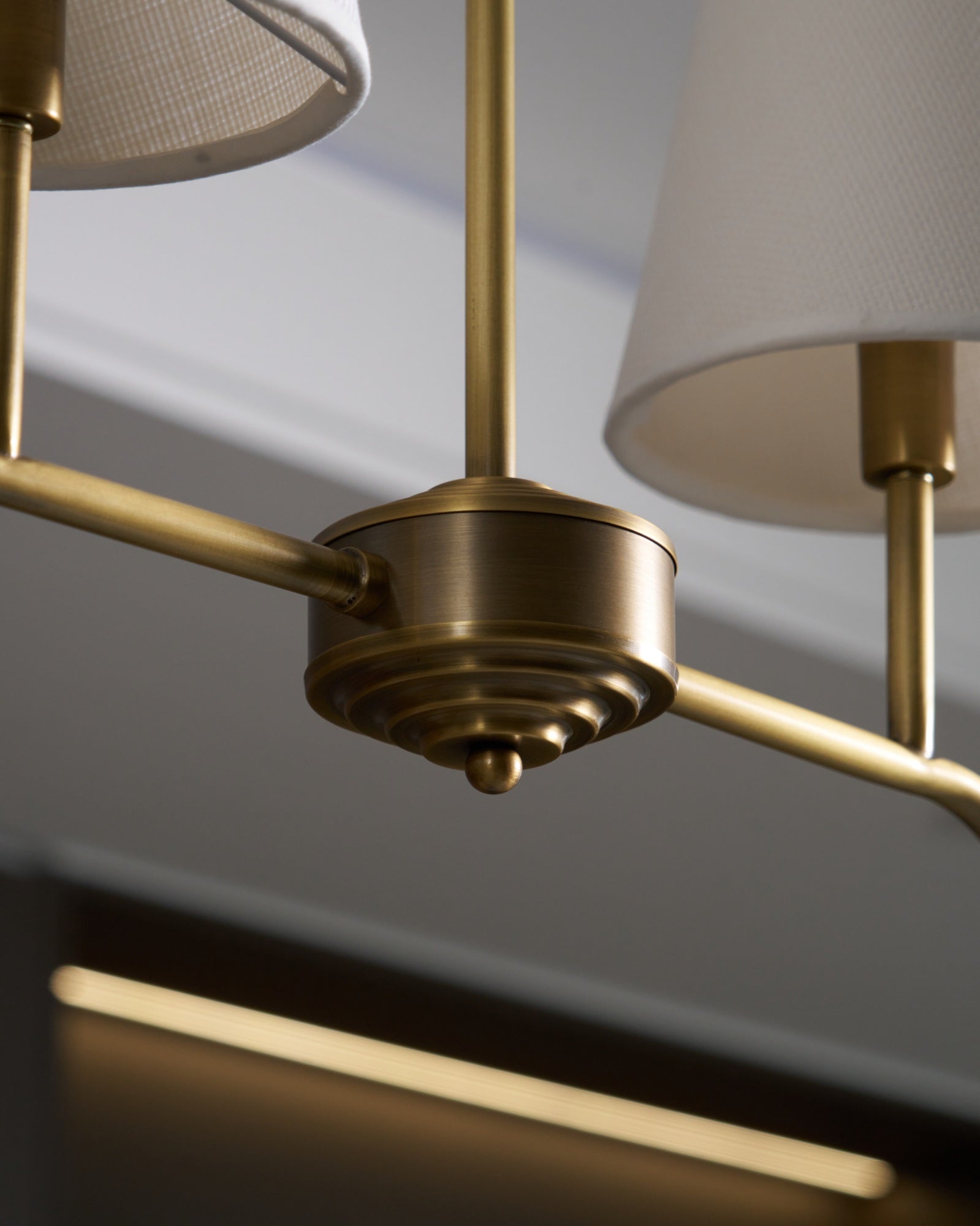 Lustra Chandelier Brass Curved Beige Linear