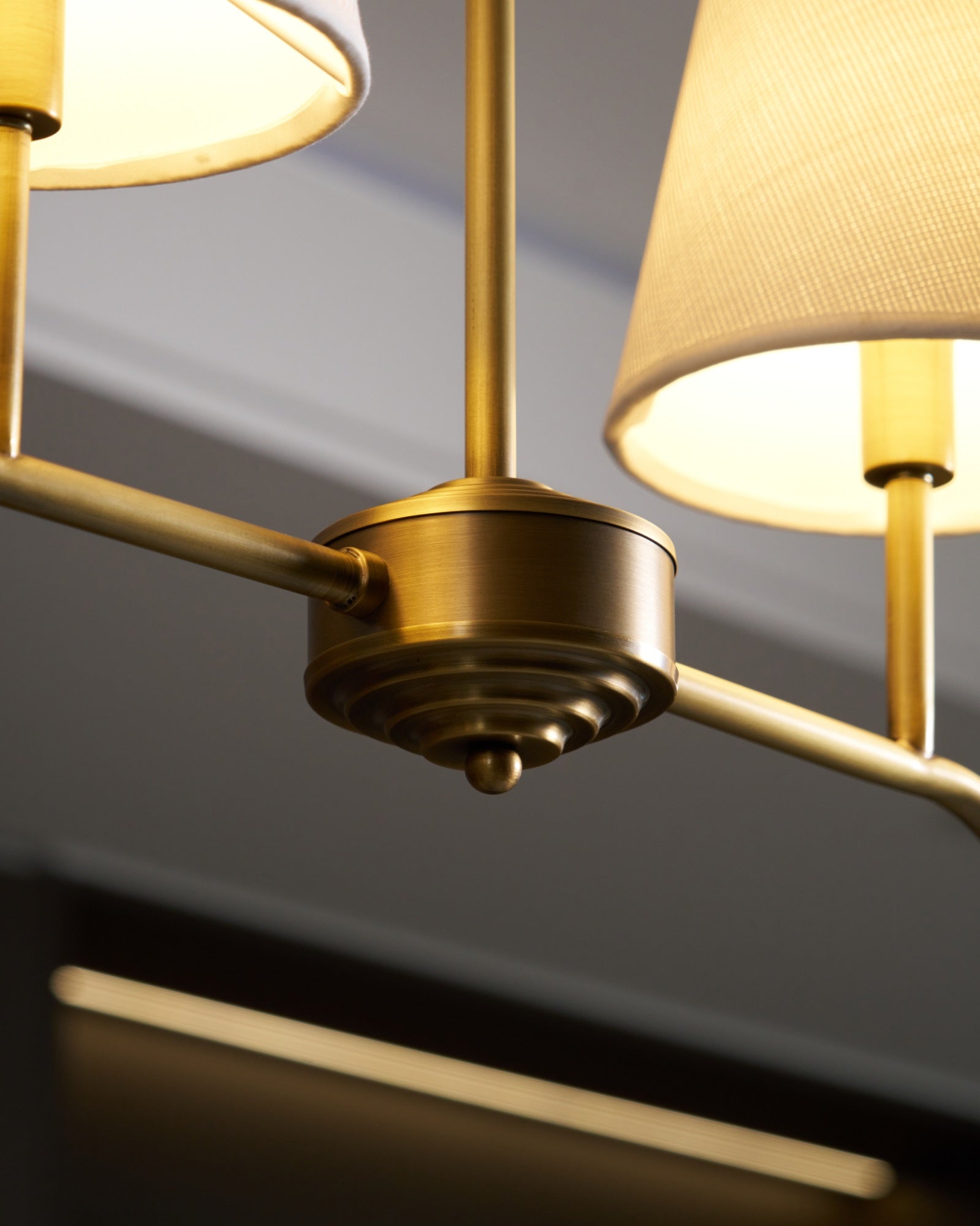 Lustra Chandelier Brass Curved Beige Linear