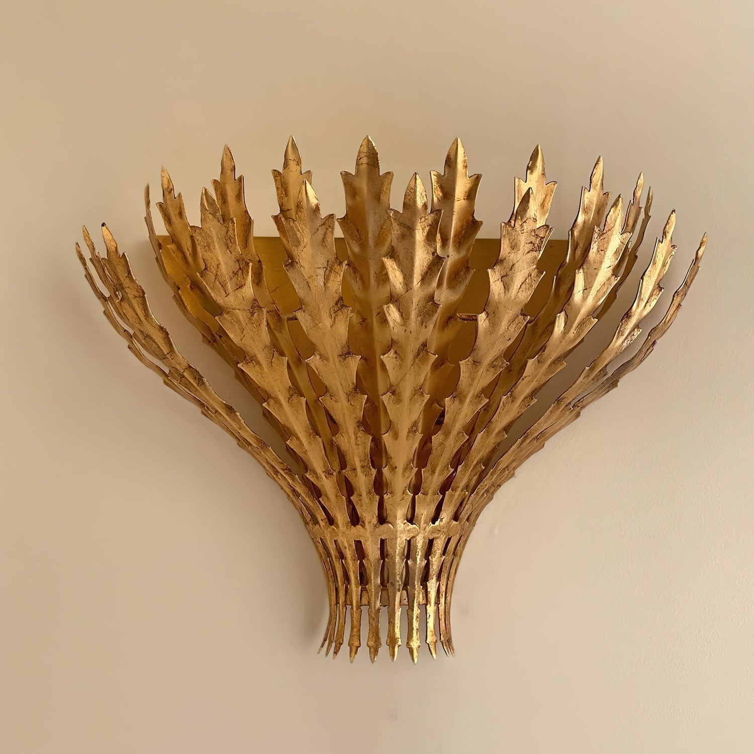 Wall Light Handmade Leaf Motif Metal Body Elegant Sconce