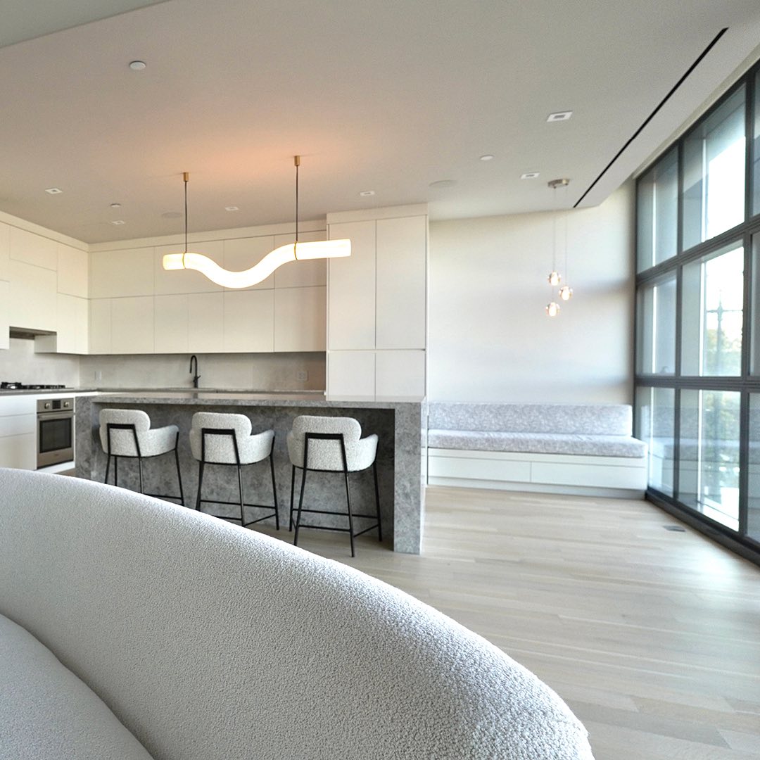 Utalyra Curved Alabaster Pendant Light