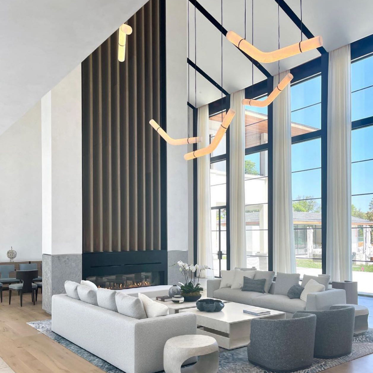 Utalyra Curved Alabaster Pendant Light