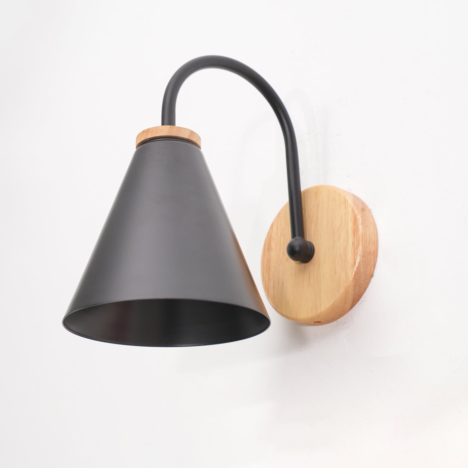 Sern Nordic Wood Wall Lamp