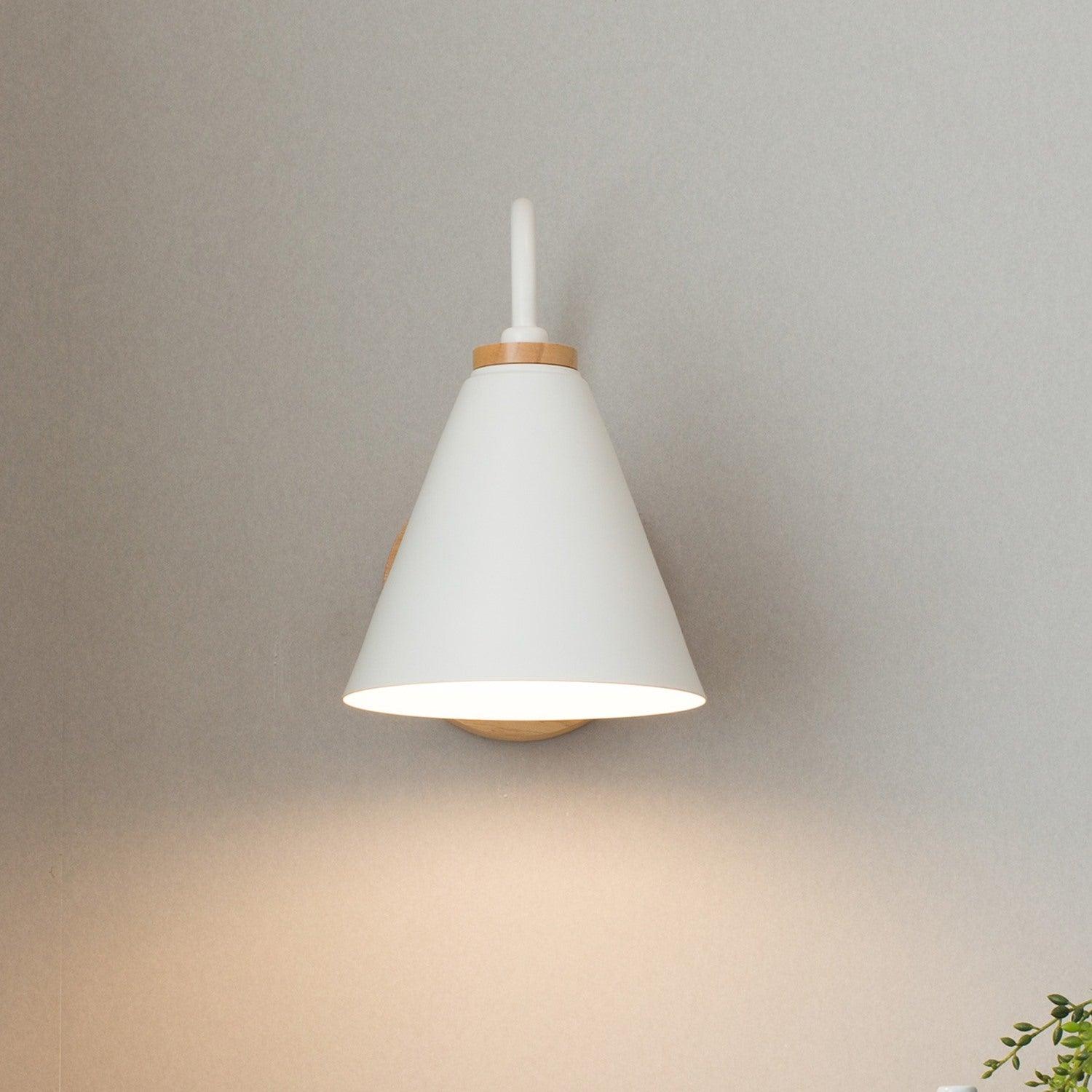 Sern Nordic Wood Wall Lamp