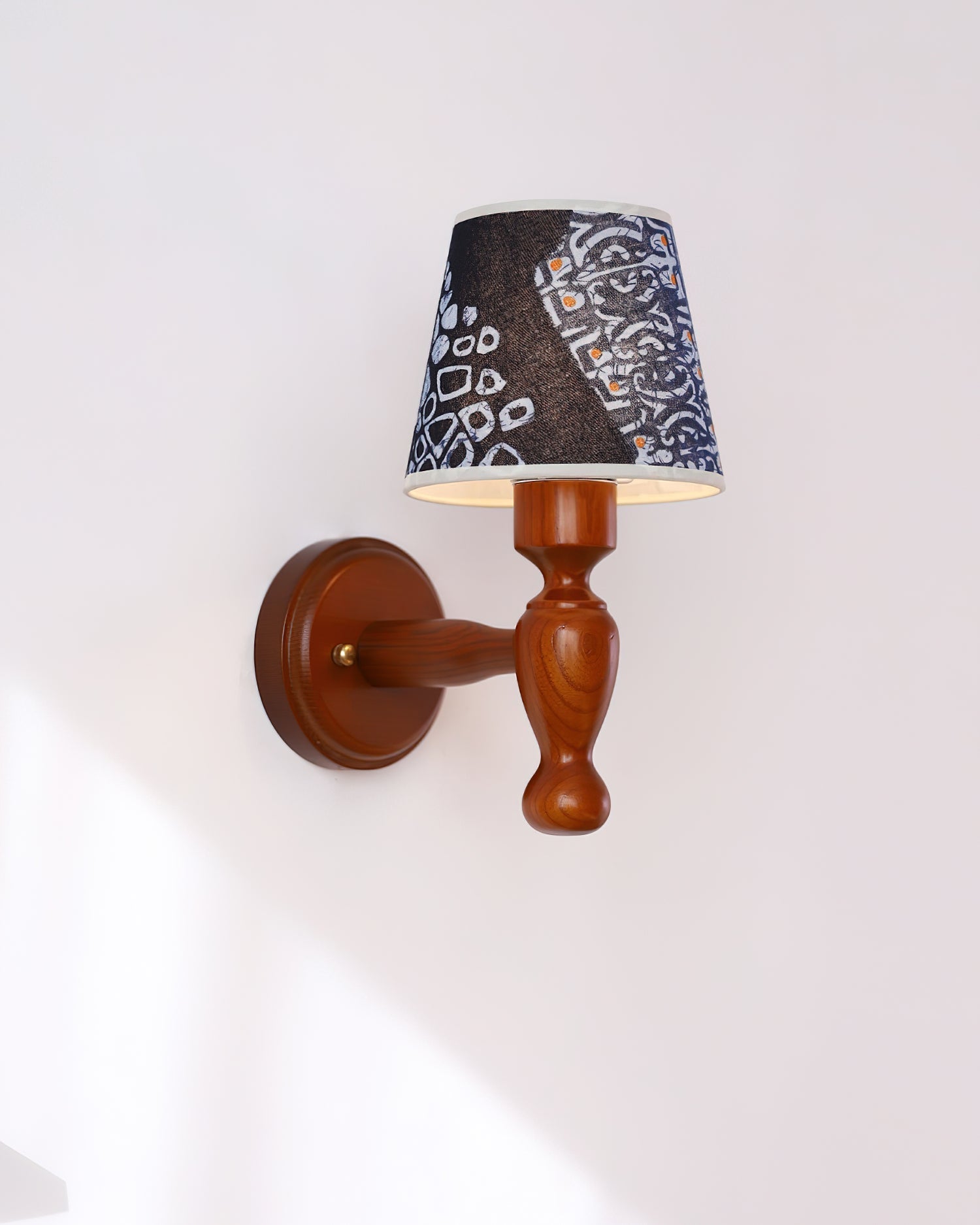Mapleleaf Wooden Wall Lamp
