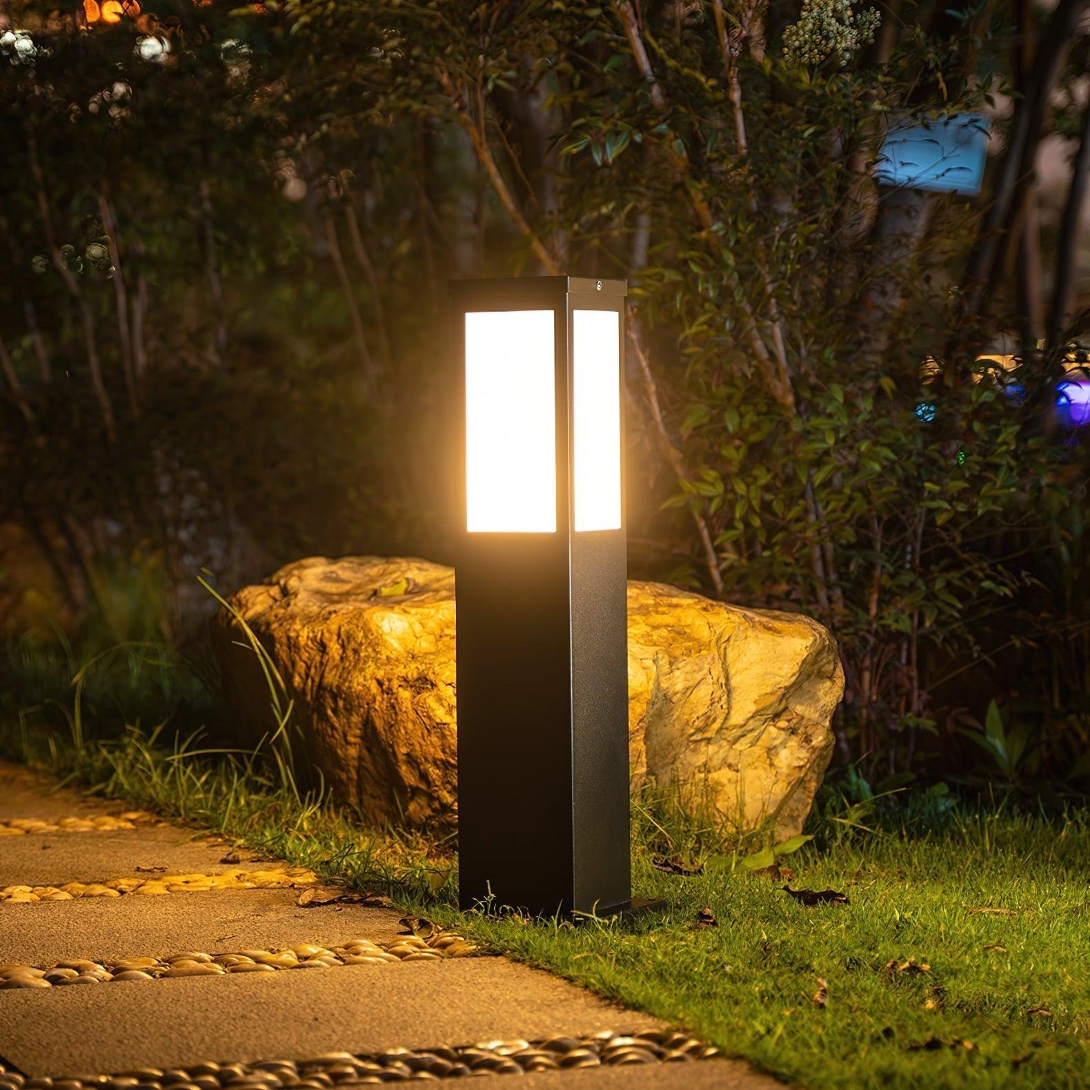 Leo Bollard Solar Outdoor Light