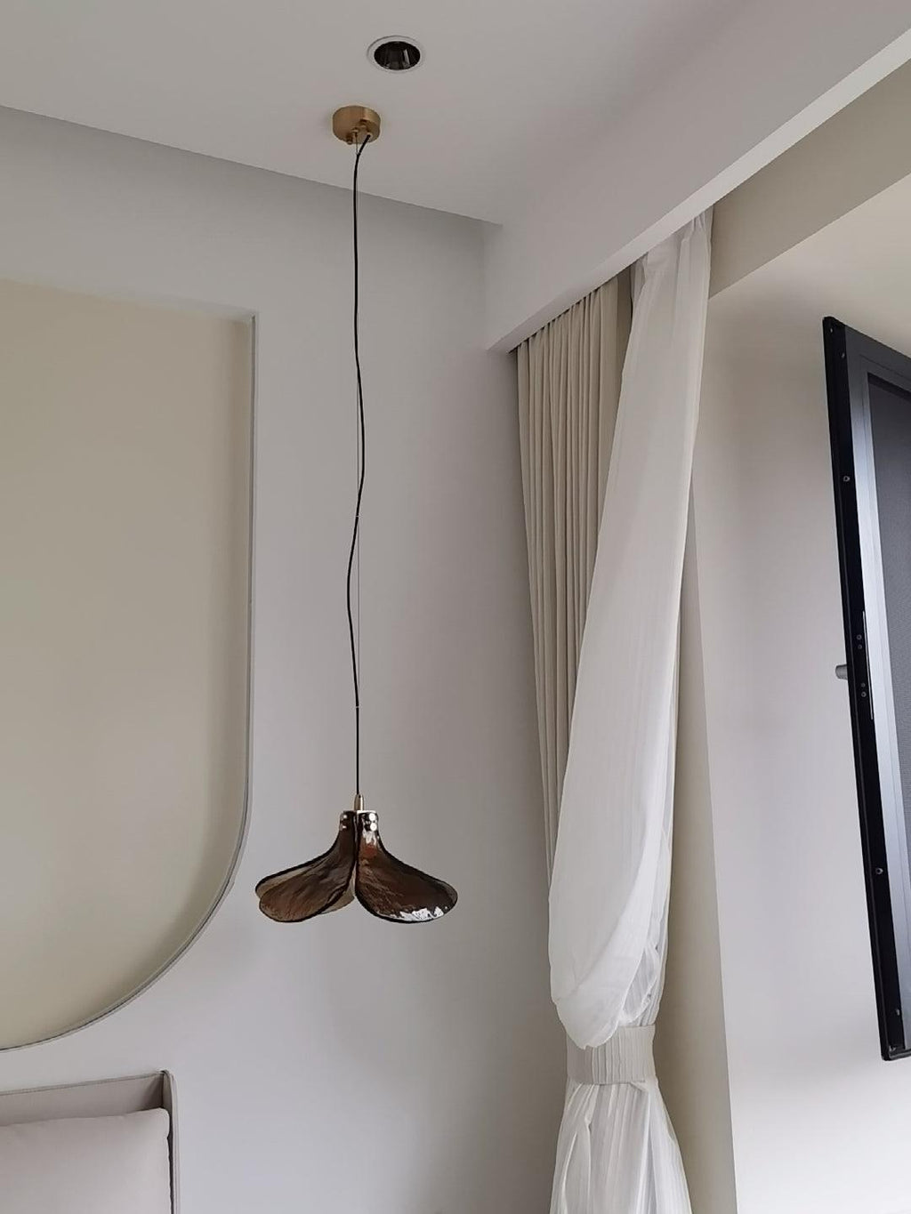 Zetalyra Metal Pendant Light