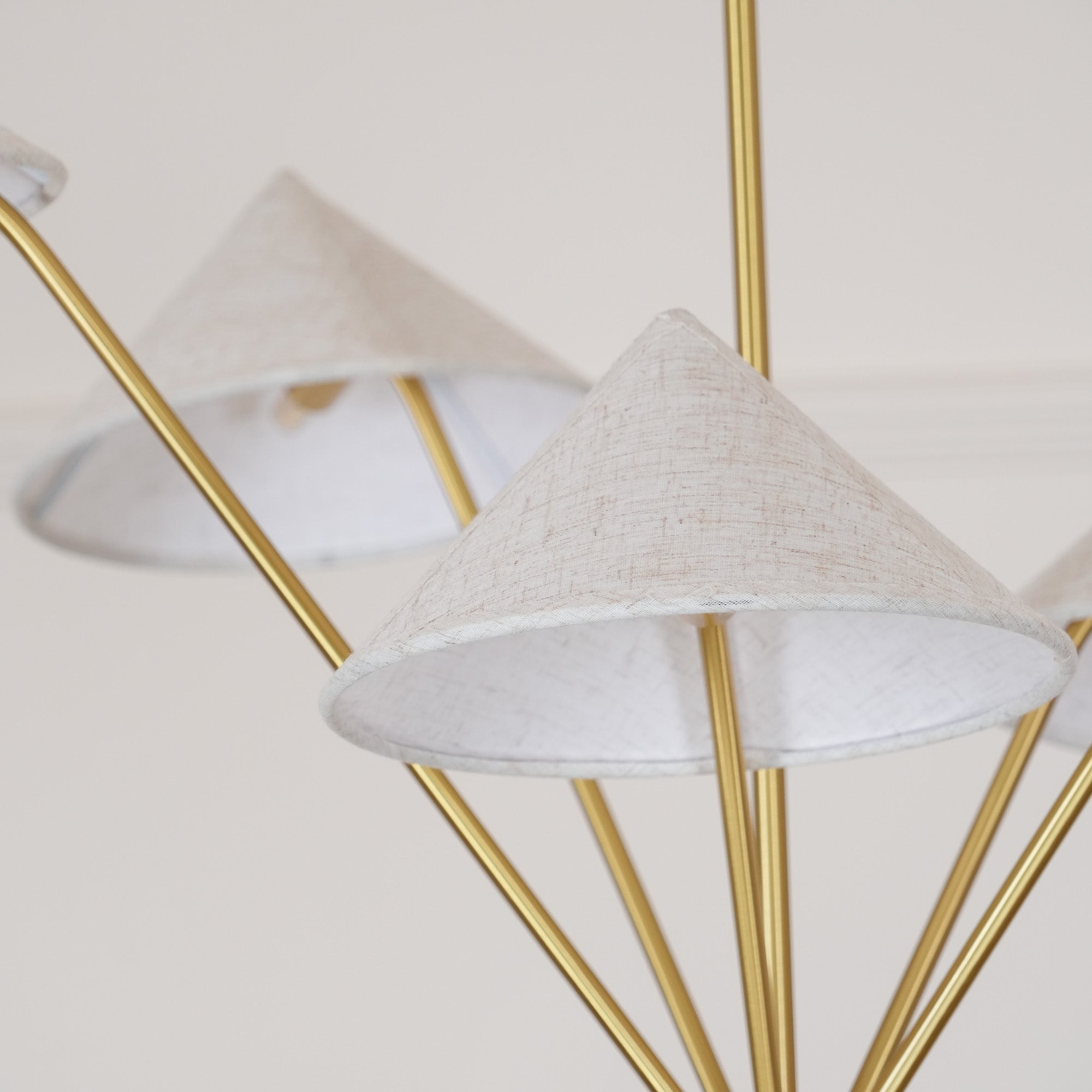 Lustra Chandelier Brass Curved Beige