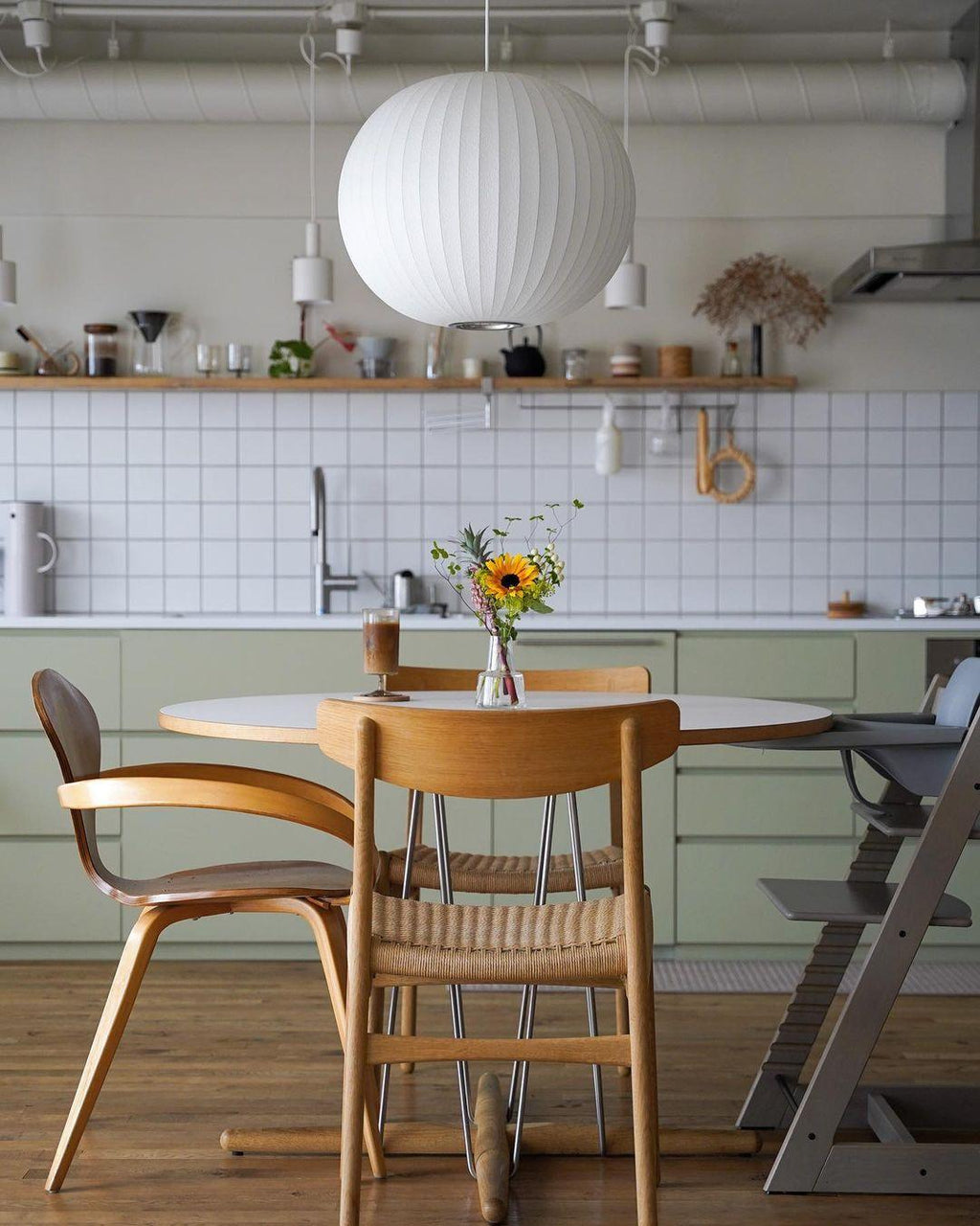 Alvaris White Modern Pendant Light