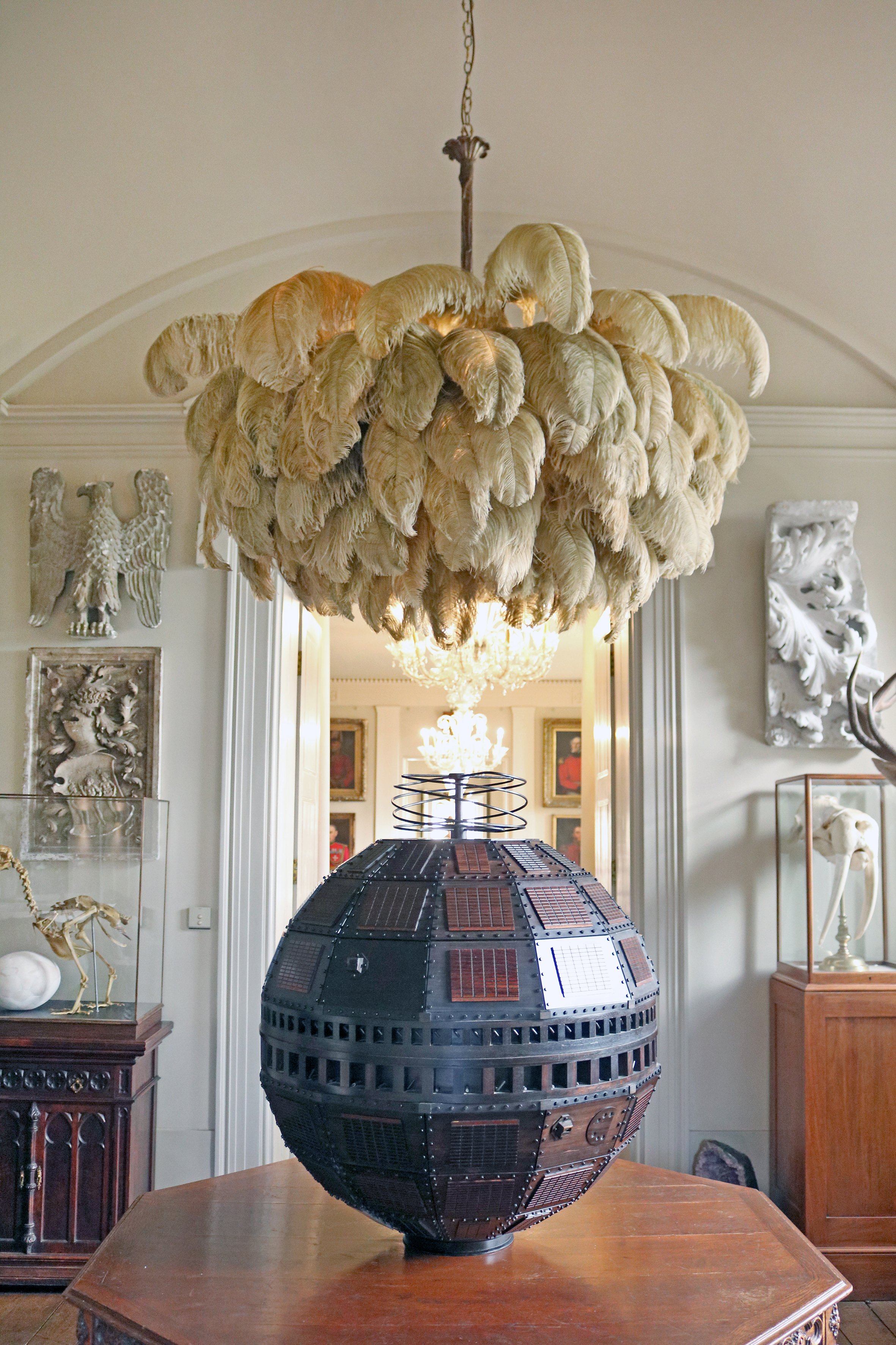Lustra Chandelier Ostrich Feather Large Brass Stem