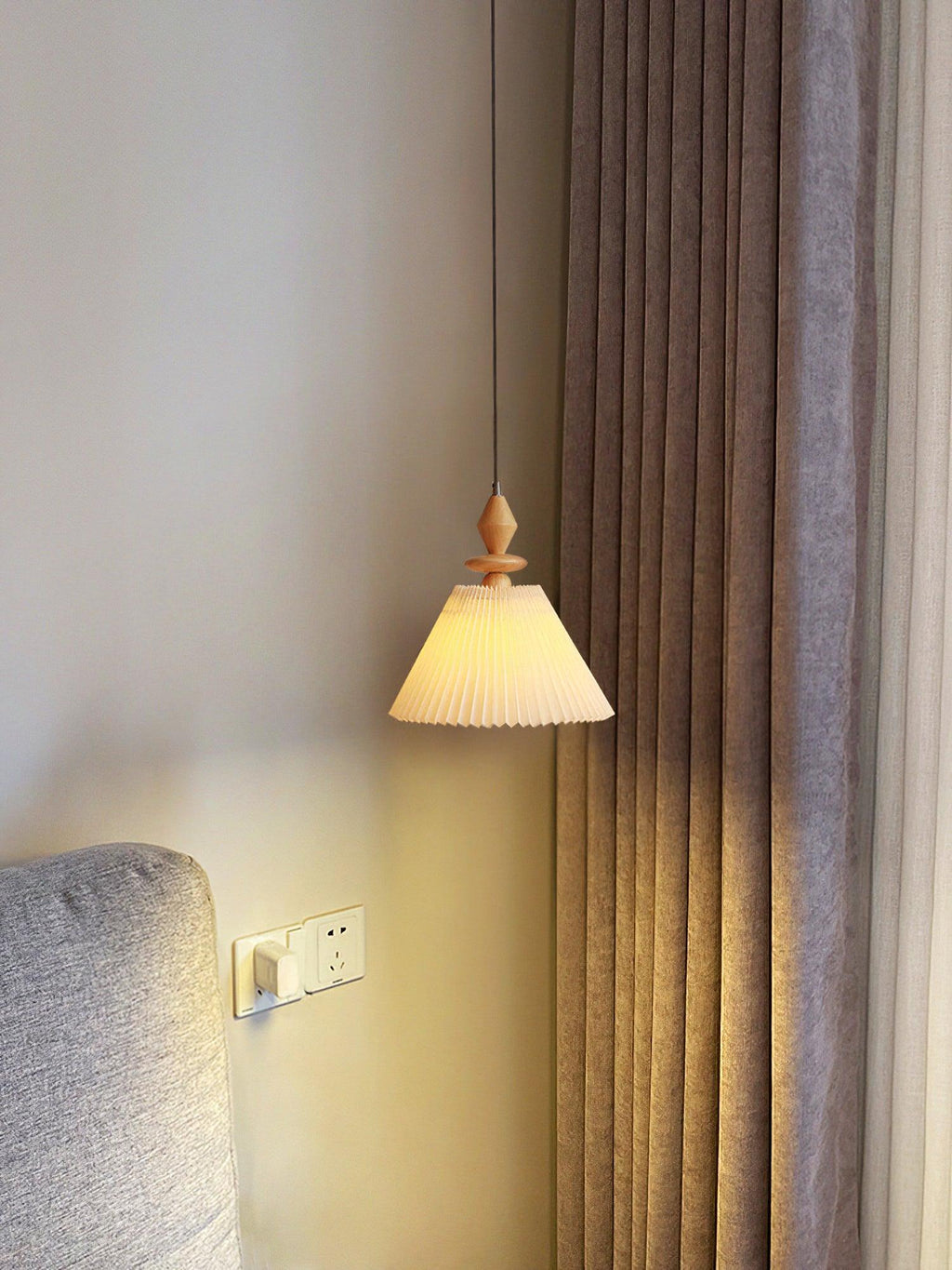 Eurrinion Wood Pendant Light