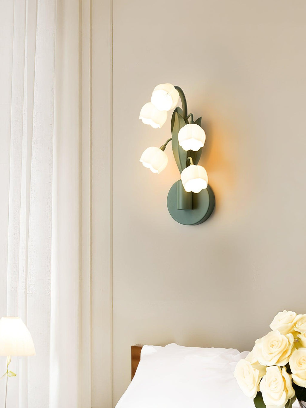 Lily Wall Lamp