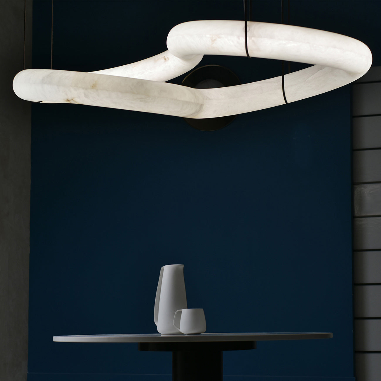 Utalyra Curved Alabaster Pendant Light