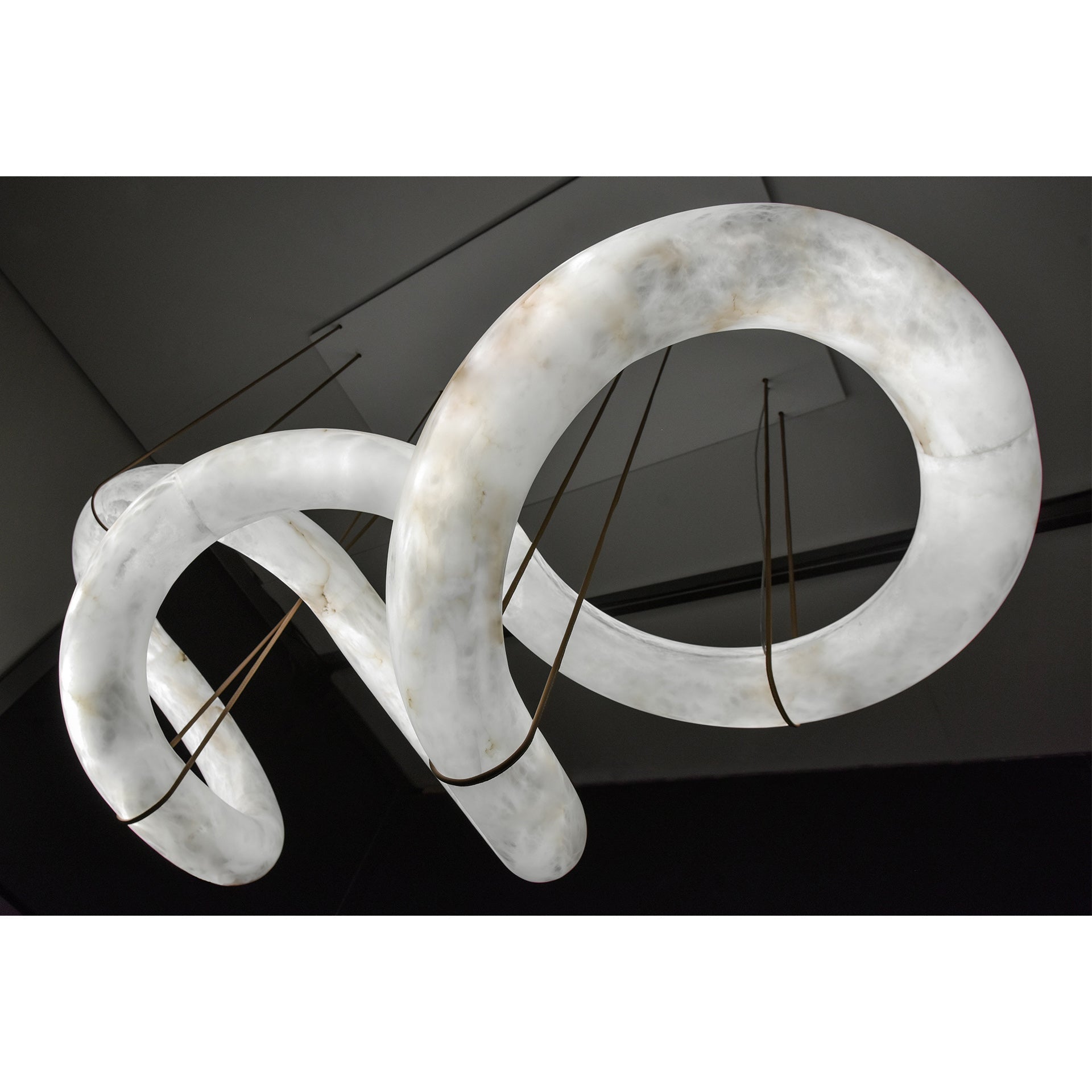Utalyra Curved Alabaster Pendant Light