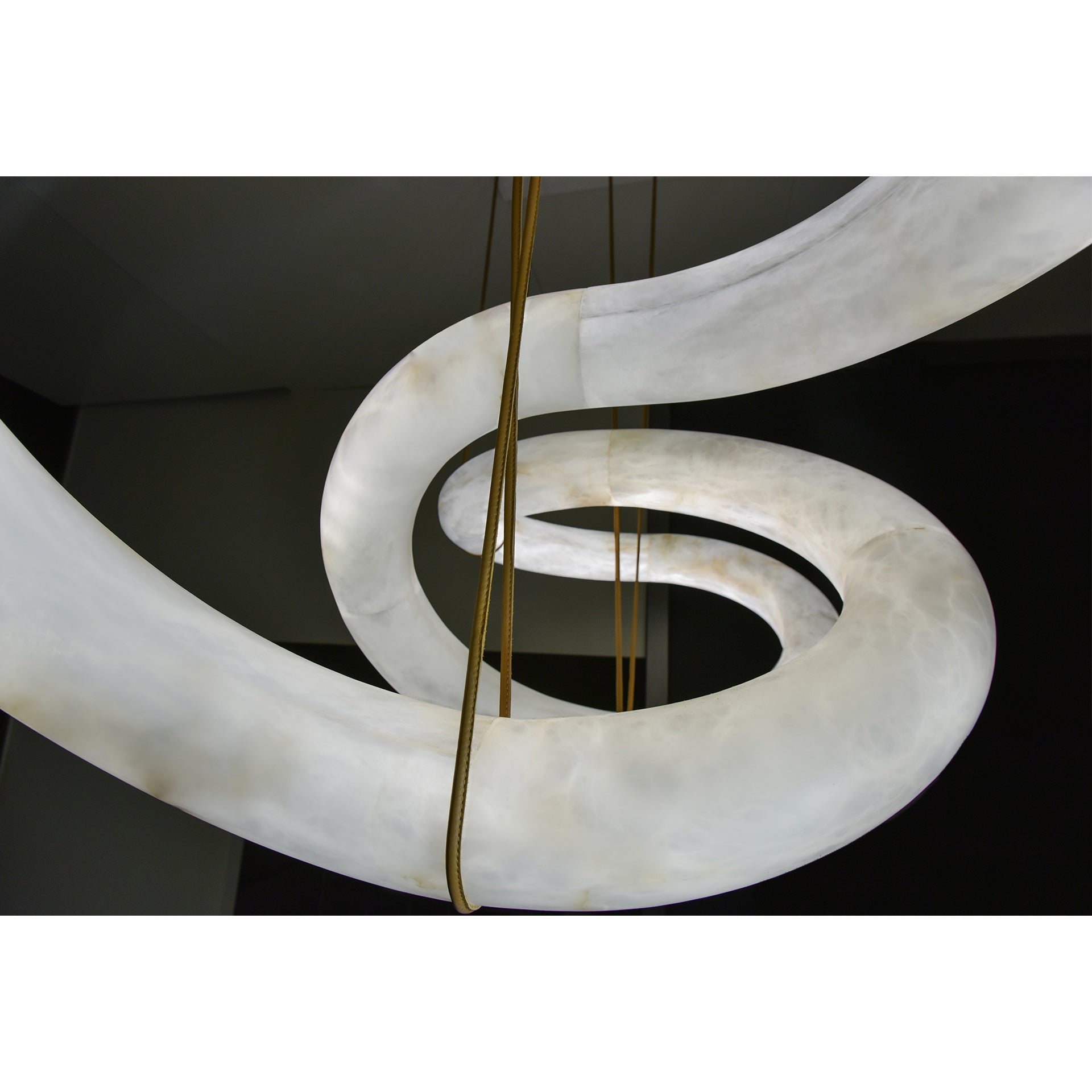 Utalyra Curved Alabaster Pendant Light