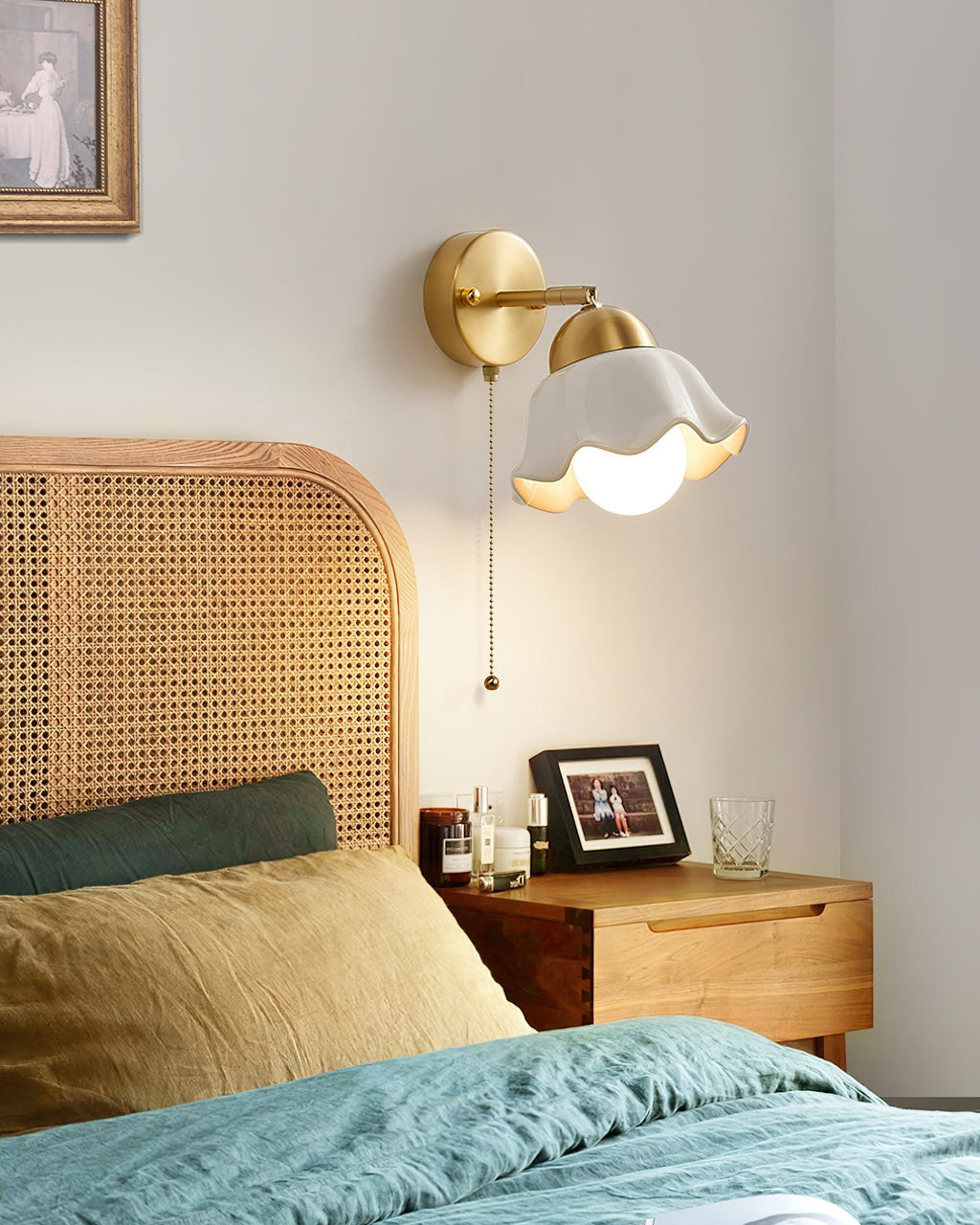 Wall Lamp Brass and Ceramic Wavy Shade Globe Accent Retro Artistic