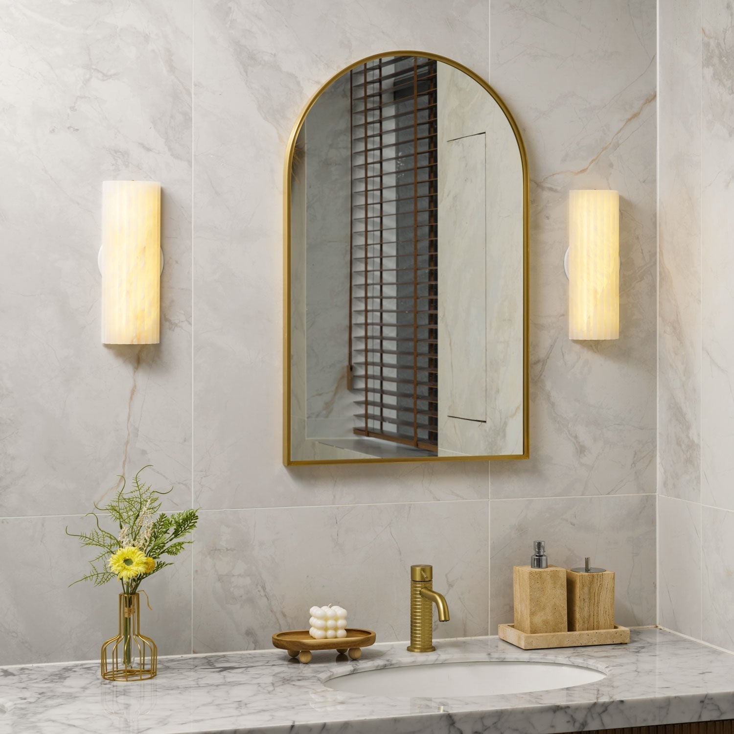 Orcarion Wall Light in Alabaster - 18