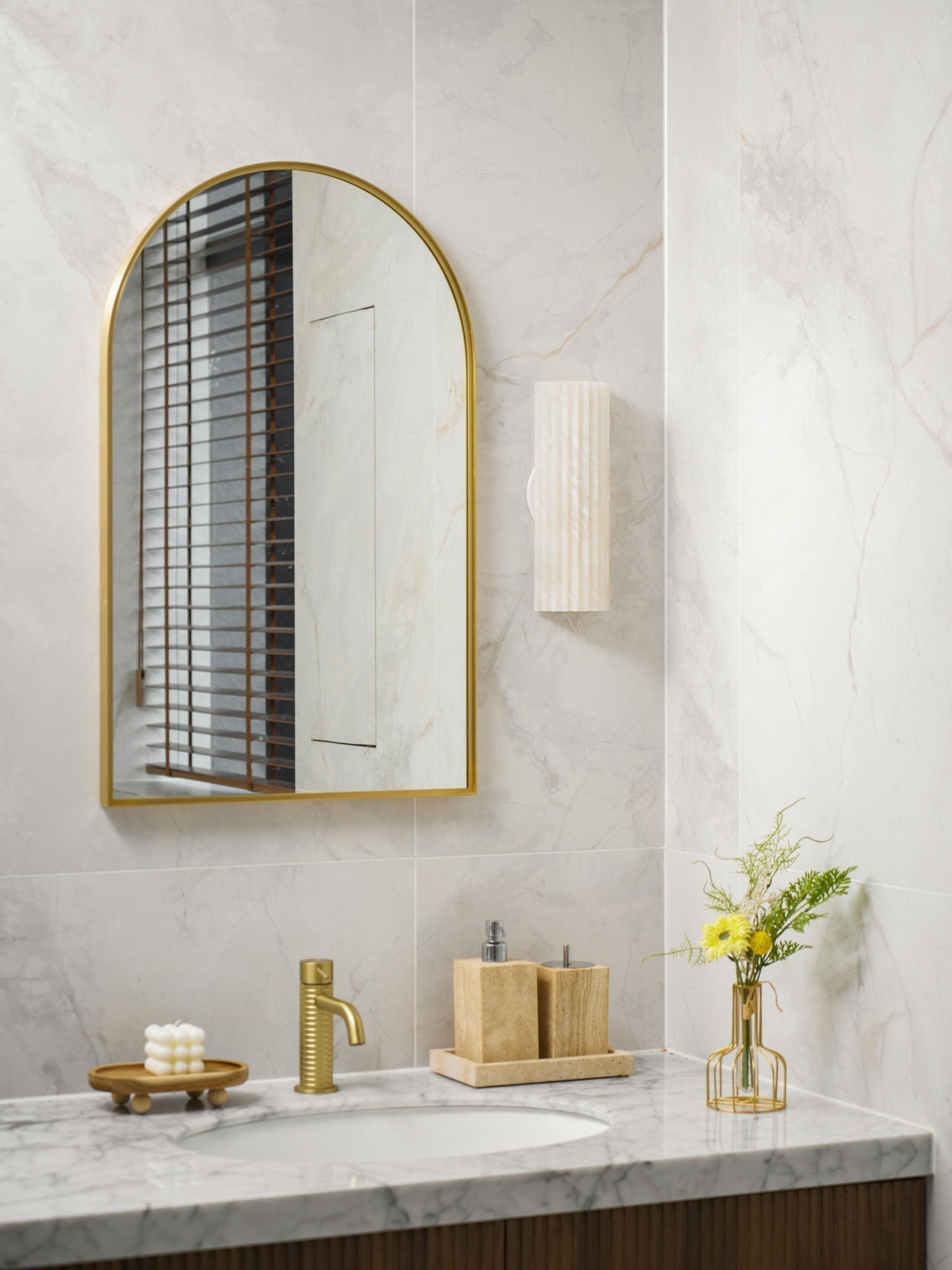 Orcarion Wall Light in Alabaster - 19