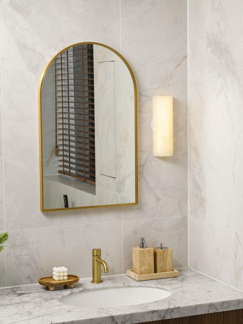 Orcarion Wall Light in Alabaster - 3