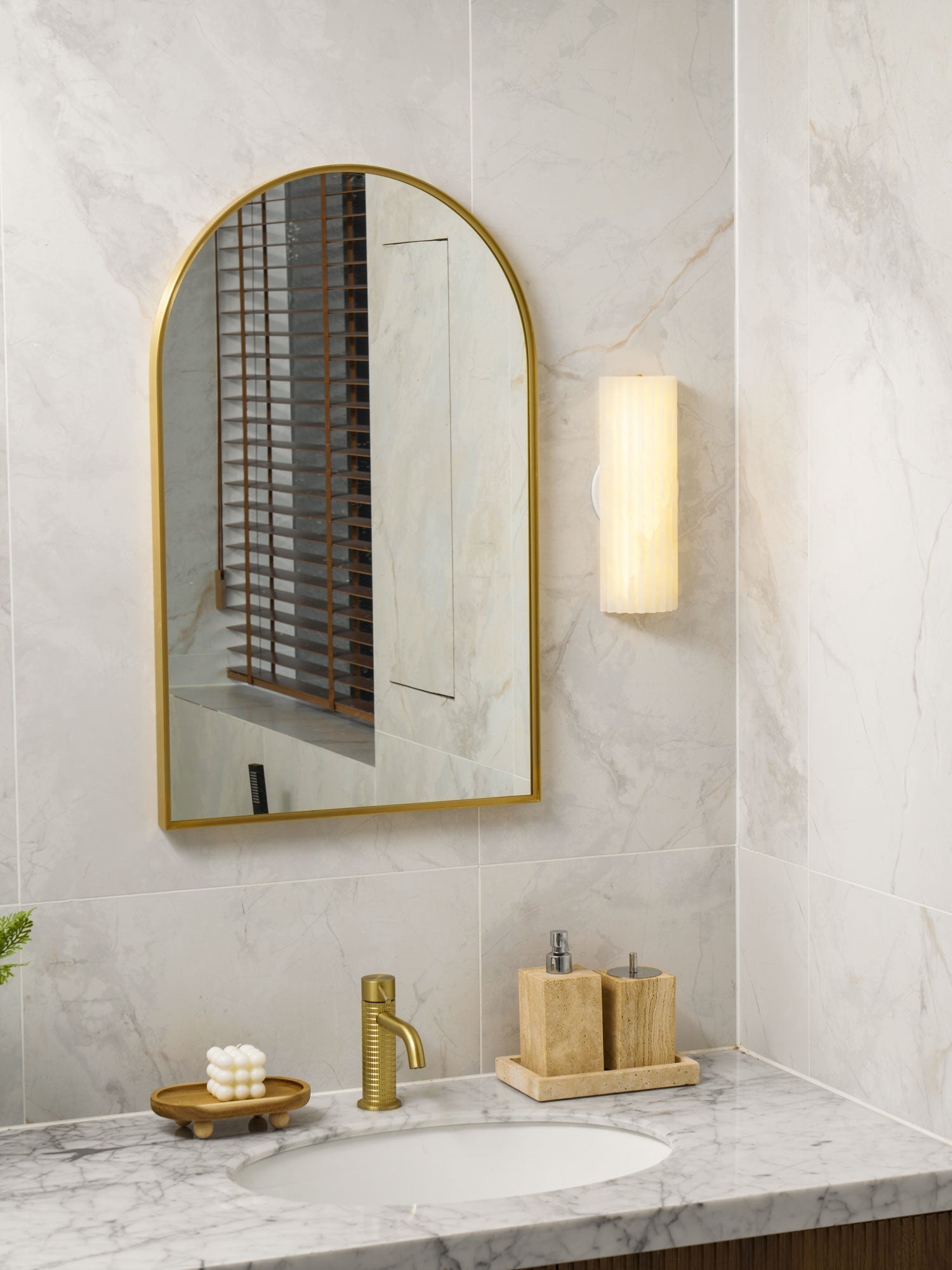 Orcarion Wall Light in Alabaster - 3