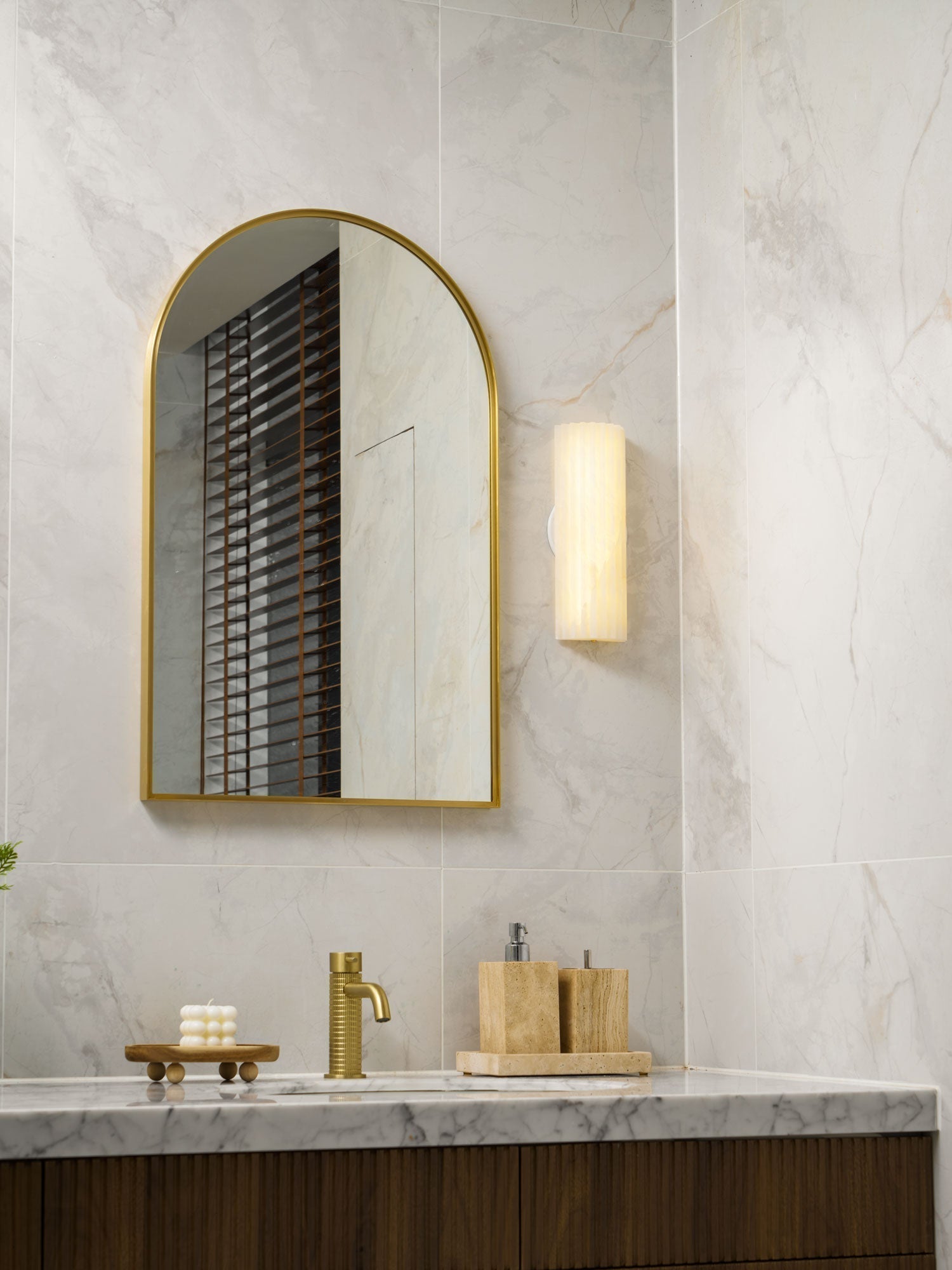 Orcarion Wall Light in Alabaster - 5